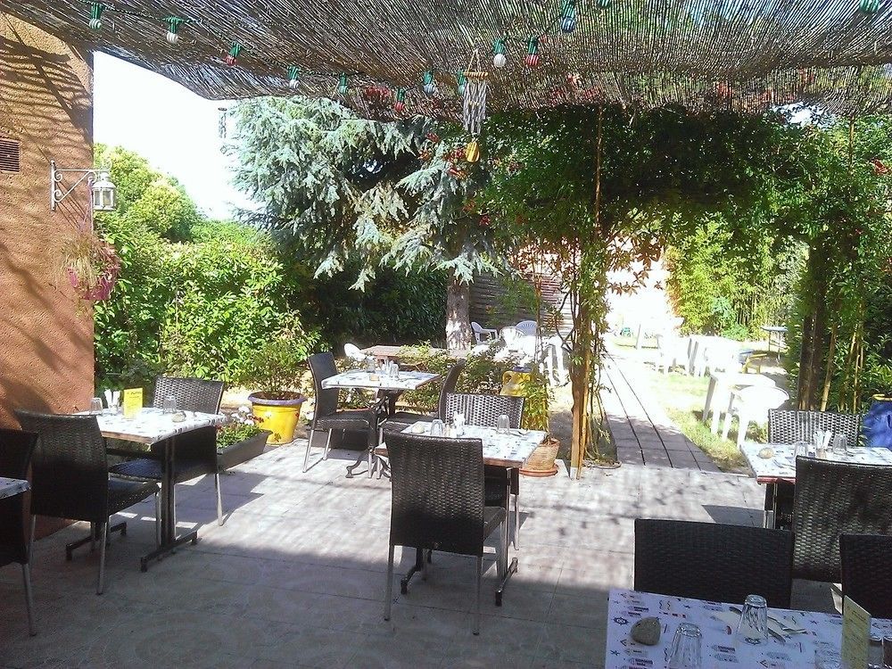 Hotel Amaya Ambares-et-Lagrave Екстериор снимка